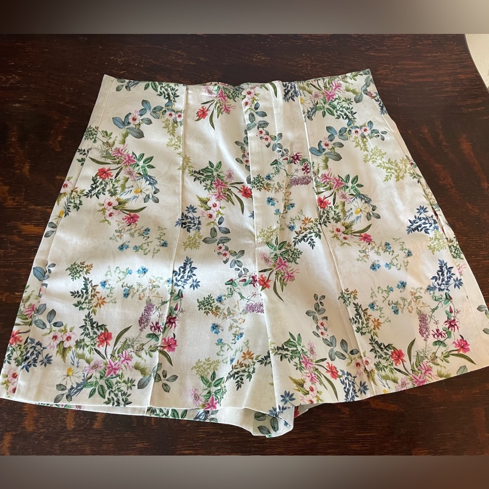 ZARA WOMAN Size XS Floral Cotton High Waste Tailored Wildflower Cream Shorts